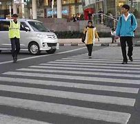 Zebra Crossing Adalah Area Penyeberangan Berbentuk